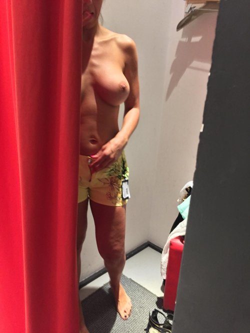 Naked girls in the fitting room