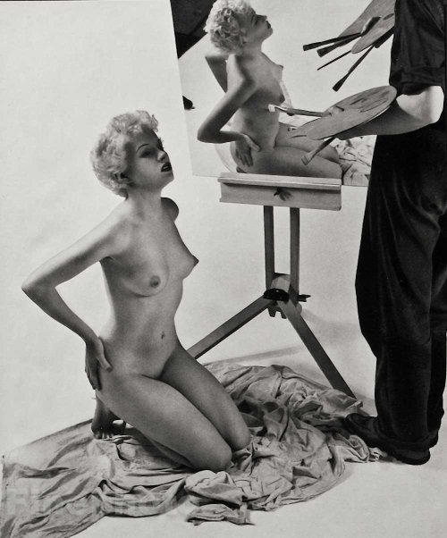 Naked women of the retro model