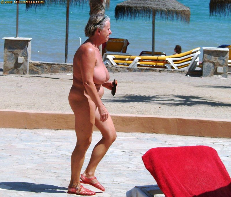 Mature nudist
