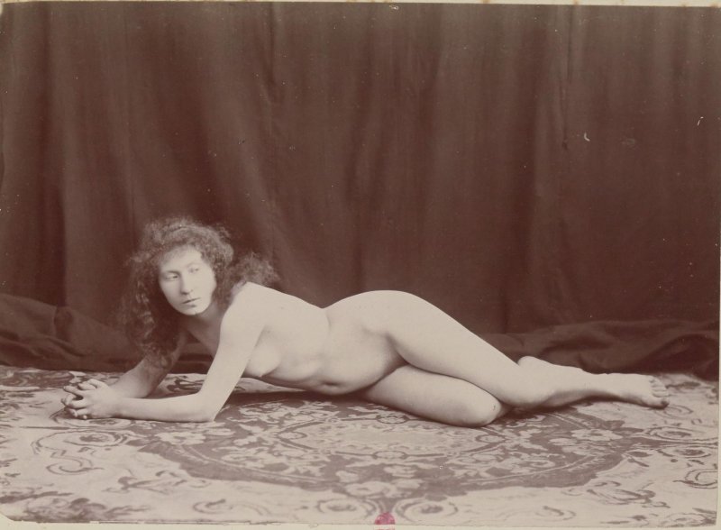 Nude girls