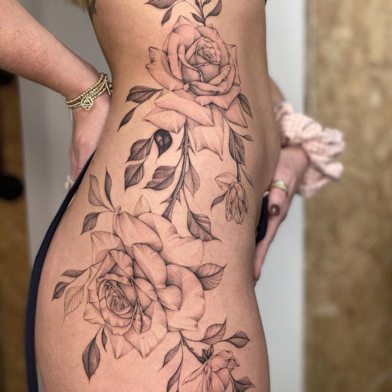 Female tattoo on the thigh