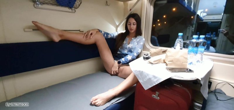 Sweetbuttocks Anna Popova on the train